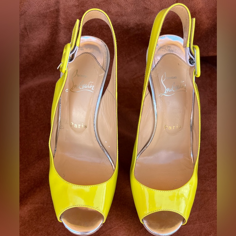 CHRISTIAN LOUBOUTIN Neon Yellow
Patent Leather Slingback Pumps